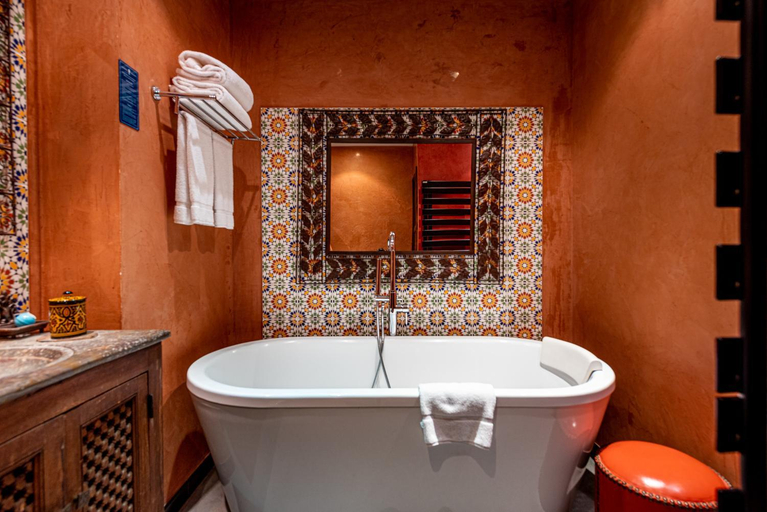 Bathroom 4, Le Tresor des Templiers, Drôme