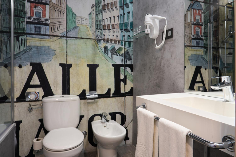 Bathroom 5, Puerta de Toledo, Madrid