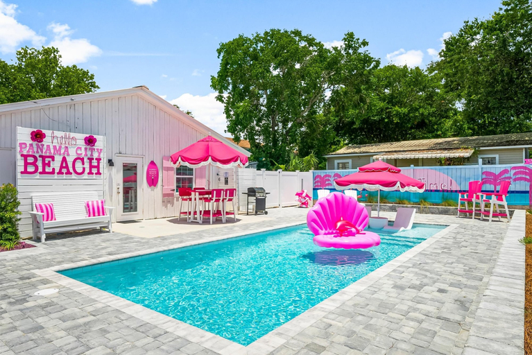 Others 1, Beach House - Pink Prerogative by PHG, Bay