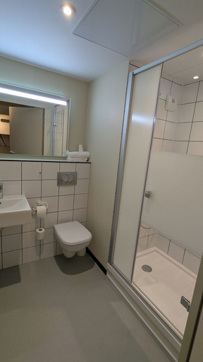 Bathroom 4, Ibis Budget La Rochelle Puilboreau, Charente-Maritime