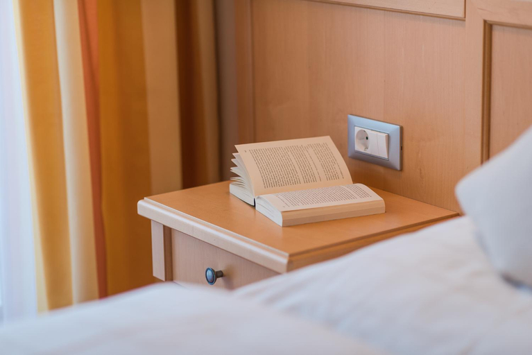 Bedroom 2, Pension Hofler - Fernblick, Bolzano