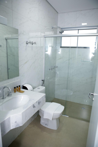 Bathroom 5, Regional Plaza Hotel Event Park, Jales