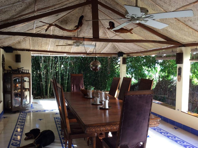 Food & Drinks, Suites la Colline, les Cayes