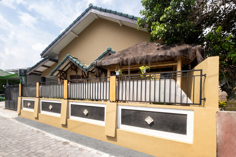 Exterior & Views 1, Oyo 2392 Kost Safira, Sleman