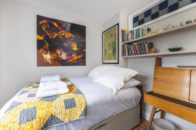 Bedroom 3, Stylish Hampstead Retreat by the Heath, London