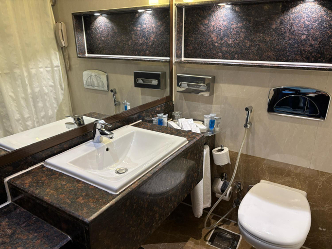 Bathroom 5, Palestine Montaza Alexandria, Al-Muntazah