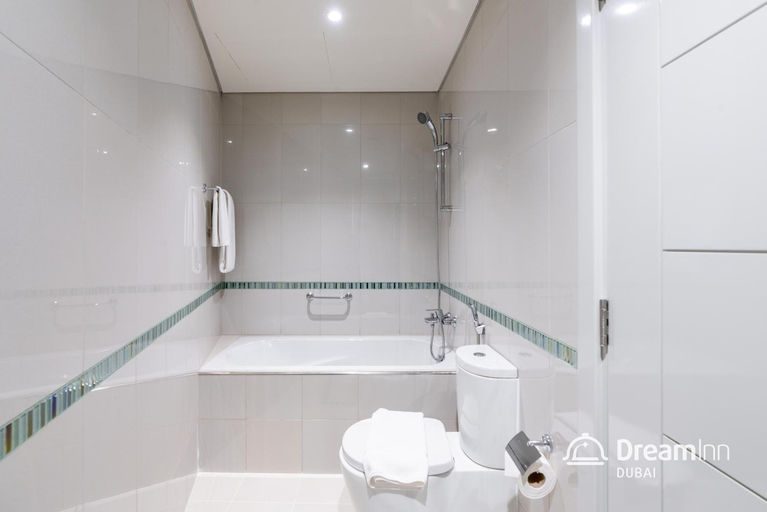 Bathroom 5, Dream Inn - Damac Heights by Fendi, Dubai