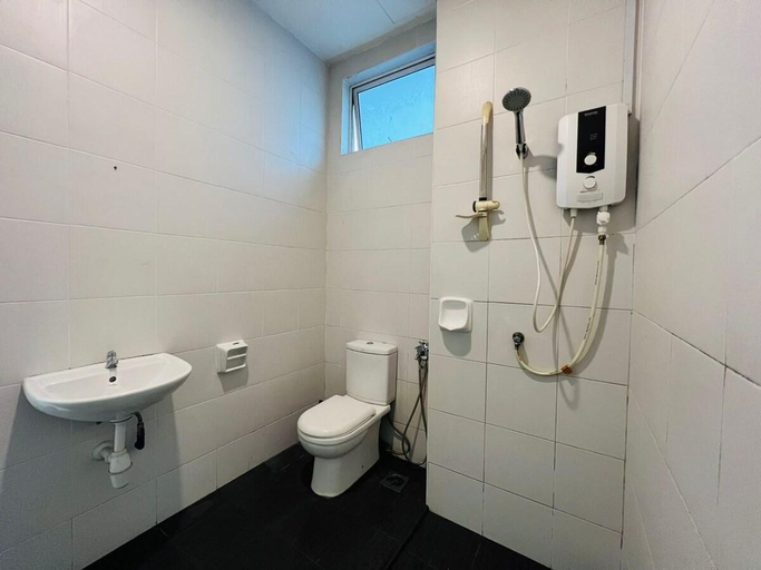Bathroom 4, Senai Apartment, Kulaijaya