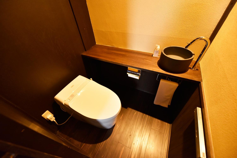 Bathroom 3, Kuraya Senbonsanjo, Kyoto