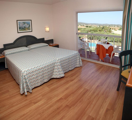Bedroom 2, Invisa Hotel Es Pla - Adults Only, Baleares
