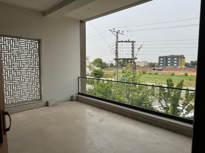 Others 5, Family-friendly 2-Bed Home Upper Portion w Parking, Lahore