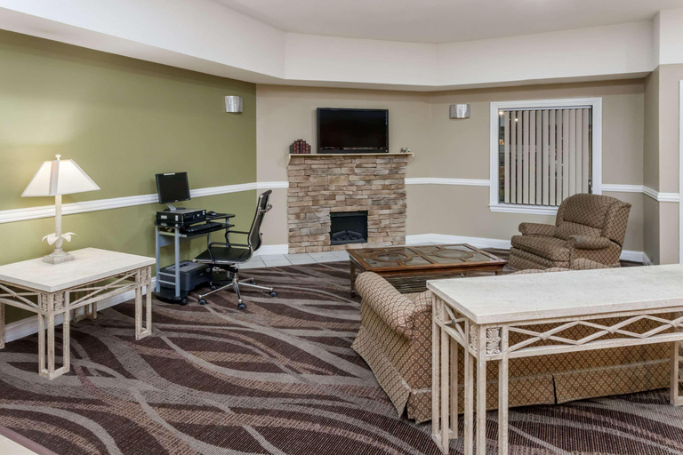 Public Area 2, Super 8 by Wyndham Rochester, Fulton
