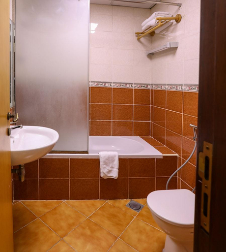 Bathroom 5, WESCOTT PEARL HOTEL APARTMENTS, Dubai