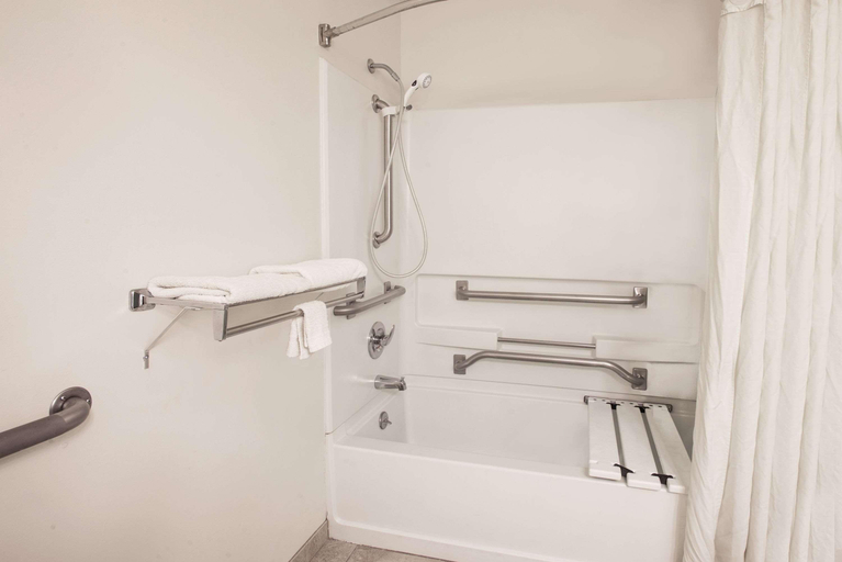 Bathroom 4, Super 8 By Wyndham Grove City, Mercer