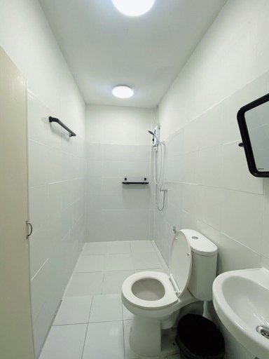 Bathroom 3, GO INN Siriraj, Phra Nakhon