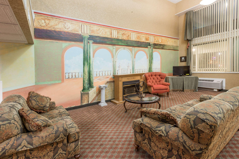 Public Area 3, Days Inn by Wyndham Columbus IN, Bartholomew