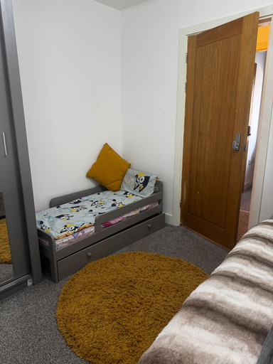Room 3, Cosy Central Home - Sleeps 5, Free Parking & Patio, Leicester
