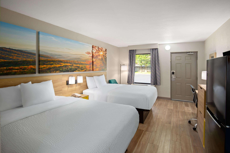 Bedroom 3, Days Inn by Wyndham Helen, White