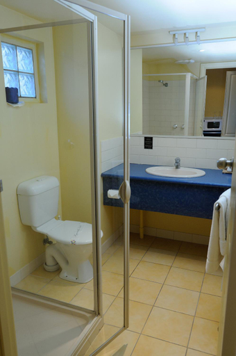 Bathroom 4, Ashmont Motor Inn, Moyne - South