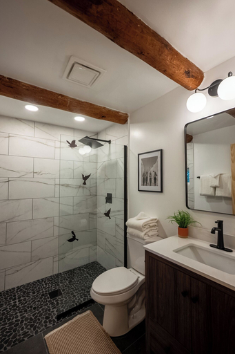 Bathroom 3, The Woodsman Lodge, Carroll