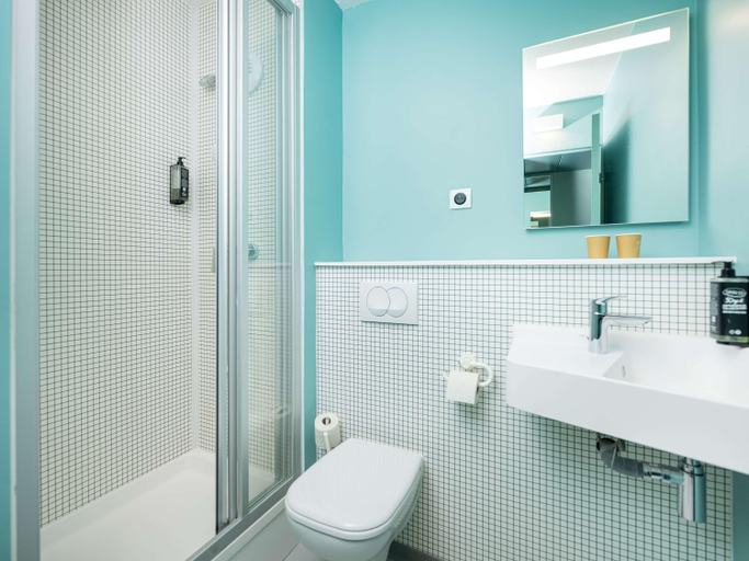 Bathroom 4, ibis budget Lyon Caluire Cité Internationale, Rhône