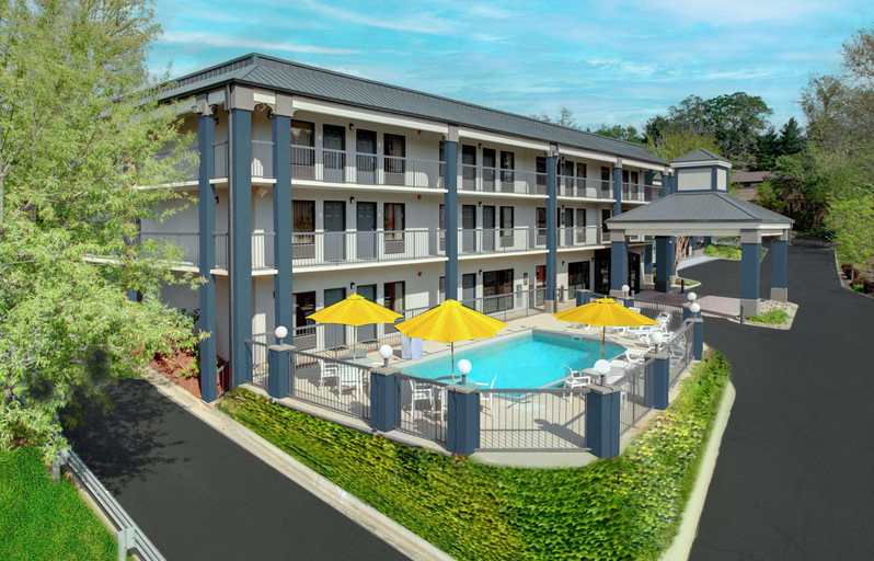 Exterior & Views 2, Clarion Pointe Biltmore Village, Buncombe