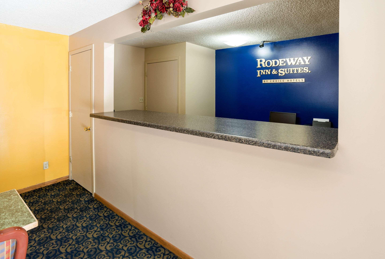 Public Area 2, Rodeway Inn & Suites Austin I-90, Mower