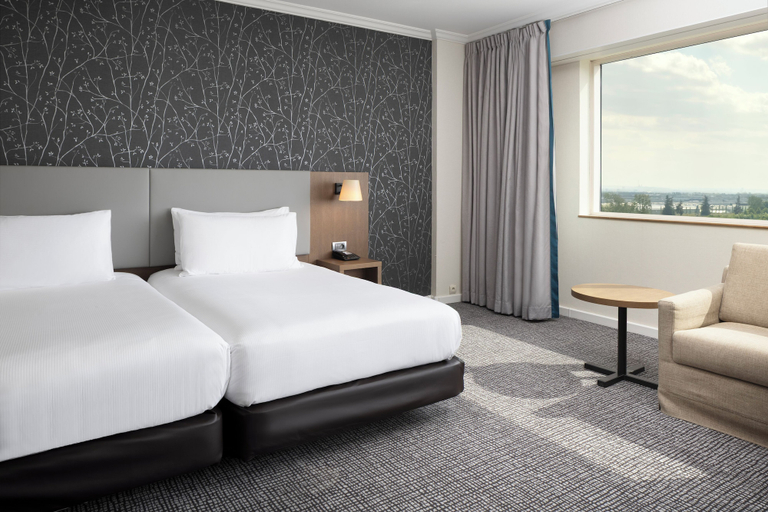 Bedroom 3, Hilton Paris Charles de Gaulle Airport, Seine-Saint-Denis