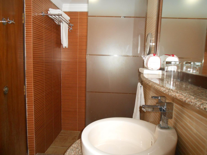 Bathroom 4, Lytton Hotel, Kolkata
