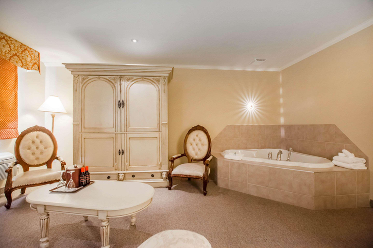 Bathroom 4, St Christophe Hotel & Spa, an Ascend Collection Hotel, La Haute-Yamaska