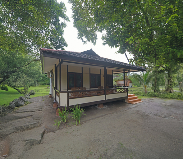 D Aloha Resort - Tap to explore photos