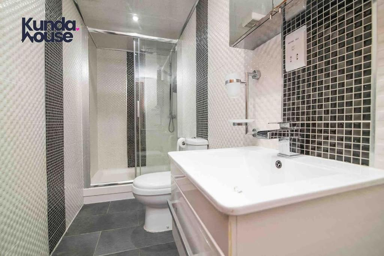 Bathroom, Kunda House Dawlish, Birmingham
