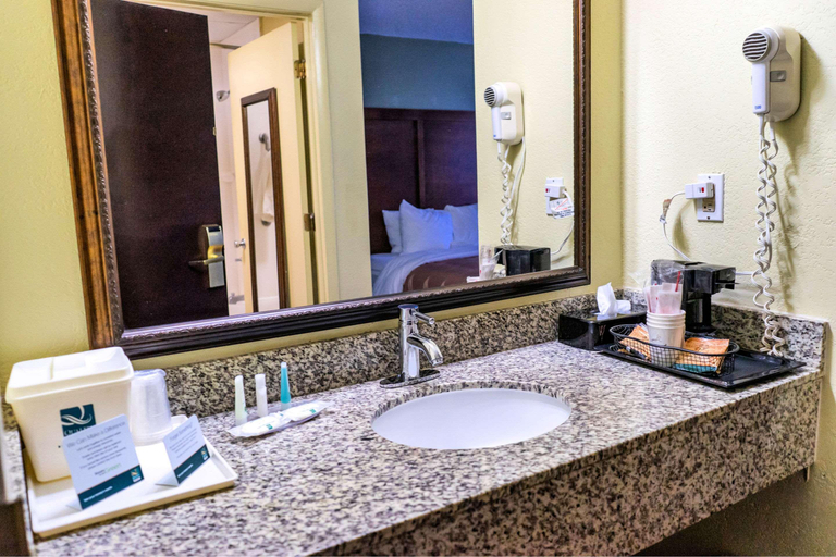 Bathroom 4, Quality Inn Whiteville North, Columbus