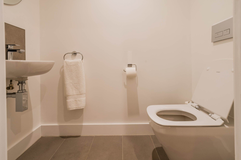Room 5, The Hidden Suite - 4BR Townhome Roof Top, Manchester