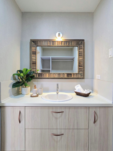 Bathroom 5, Rooi Santo Residence
