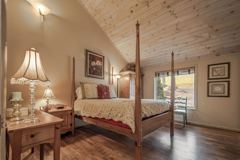 Bedroom 3, Life is Good by Taylor Made Deep Creek, Garrett