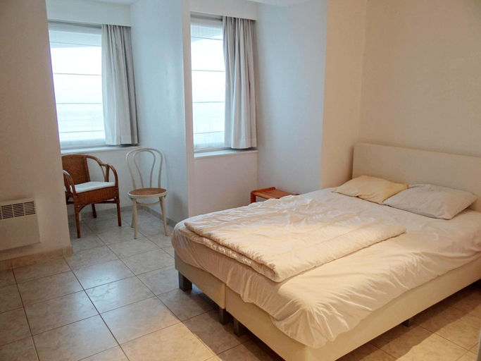 Bedroom 4, Apartment in Nieuwpoort by the Beach, West-Vlaanderen