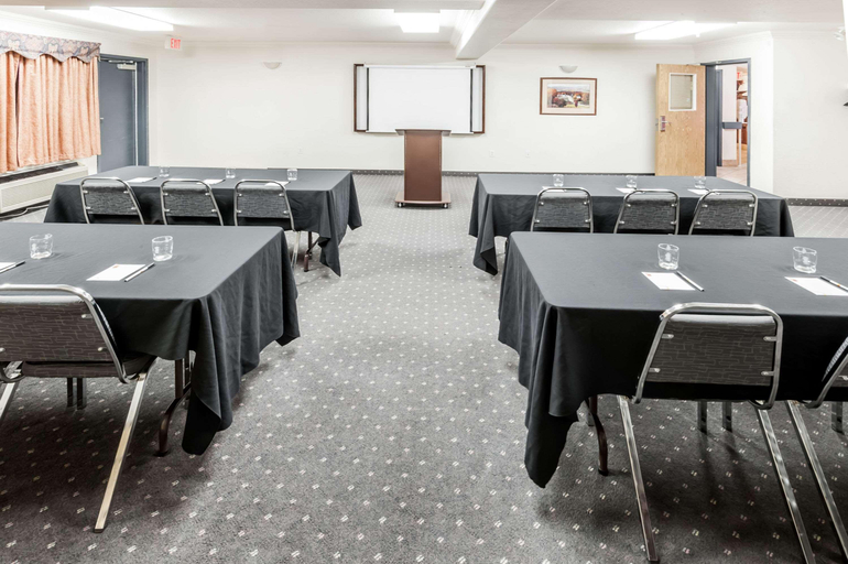 Business Facilities 5, Super 8 by Wyndham High River, Division No. 6
