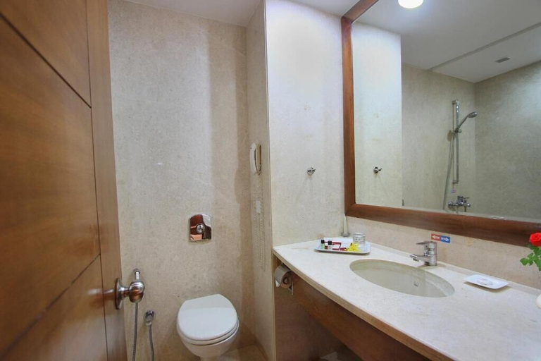 Bathroom 4, LA SARA GRAND, Bangalore