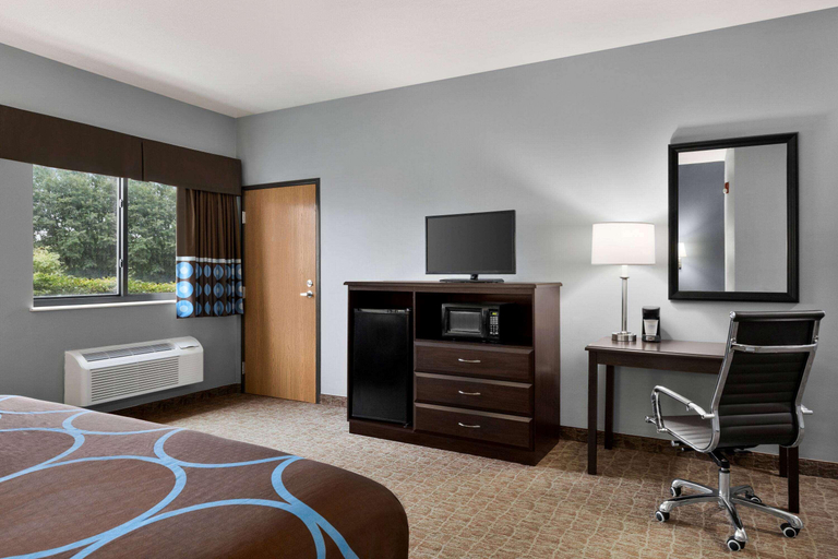 Bedroom 3, Super 8 By Wyndham Grove City, Mercer