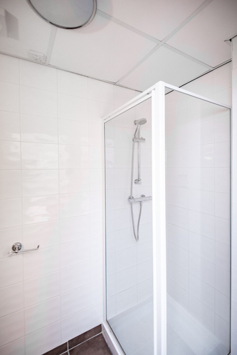 Bathroom 4, OYO Mars Hotel Seaview Blackpool, Lancashire