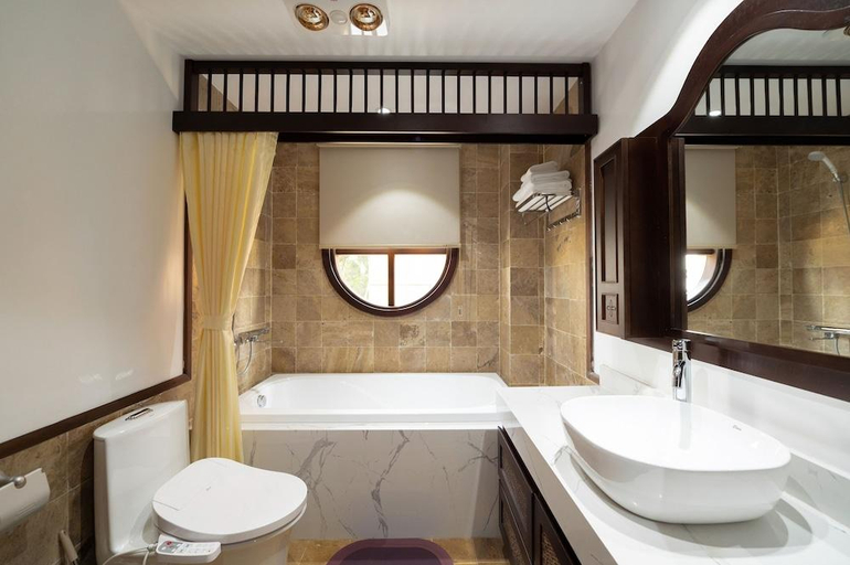 Bathroom 4, Flesta Doi Can, Ba Đình