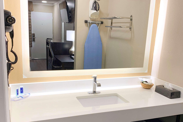 Bathroom 4, Quality Inn & Suites Pawleys Island, Georgetown