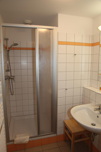 Bathroom 2, JUFA Hotel Weinviertel - Eselsmuhle, Hollabrunn