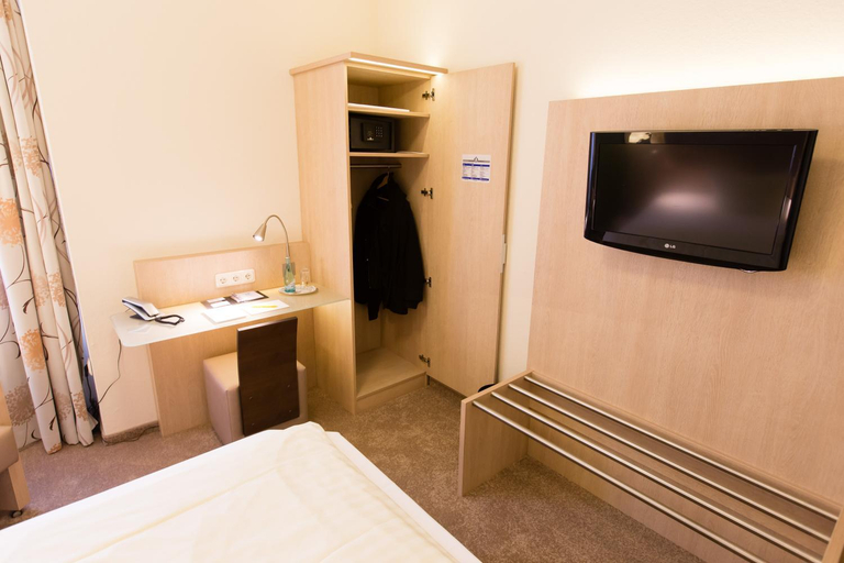 Bedroom 2, Hermes Hotel Oldenburg, Oldenburg