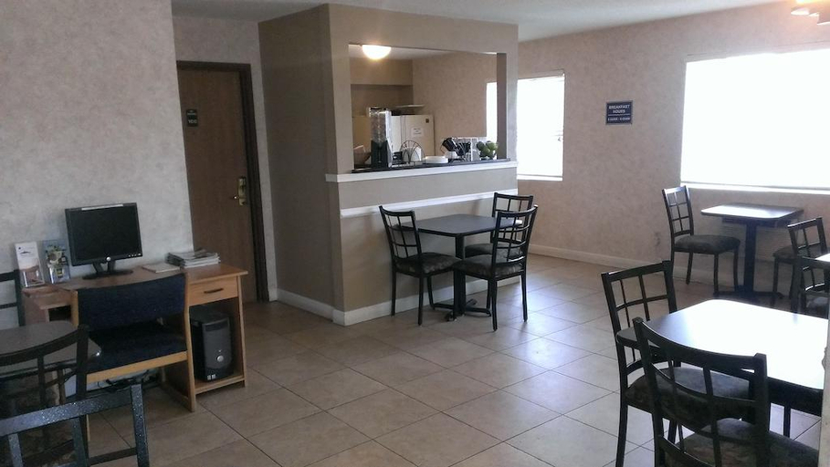 Public Area 2, Rodeway Inn Rapid City, Pennington