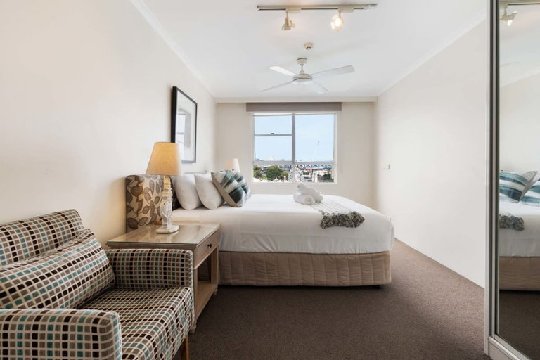 Room 5, Harbourside 53 in Mcmahons Point, Sydney