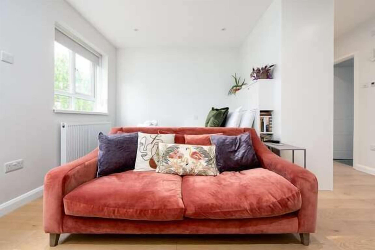 Others 3, Stylish Brixton Hill Studio With Modern Charm, London