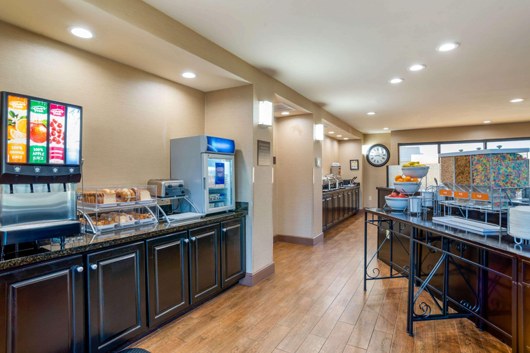 Food & Drinks 5, Comfort Suites Gulfport Central, Harrison