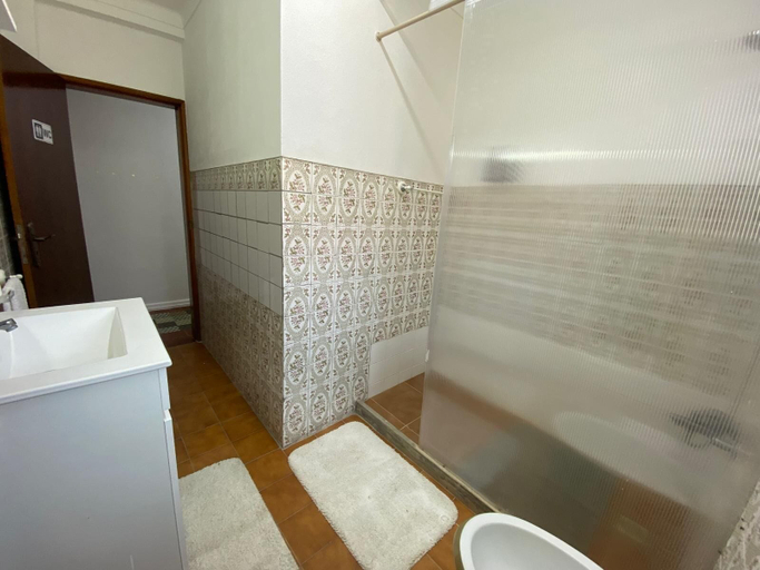 Bathroom 4, Freedom Surf House, Peniche